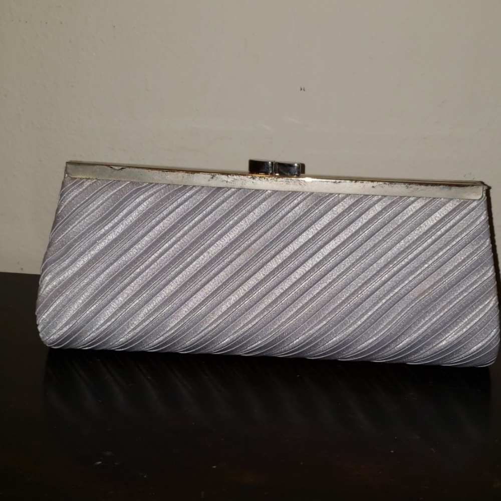 Clutch - Picture 3 of 4